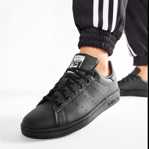 adidas Men's Black Low-Top Leather Sneakers